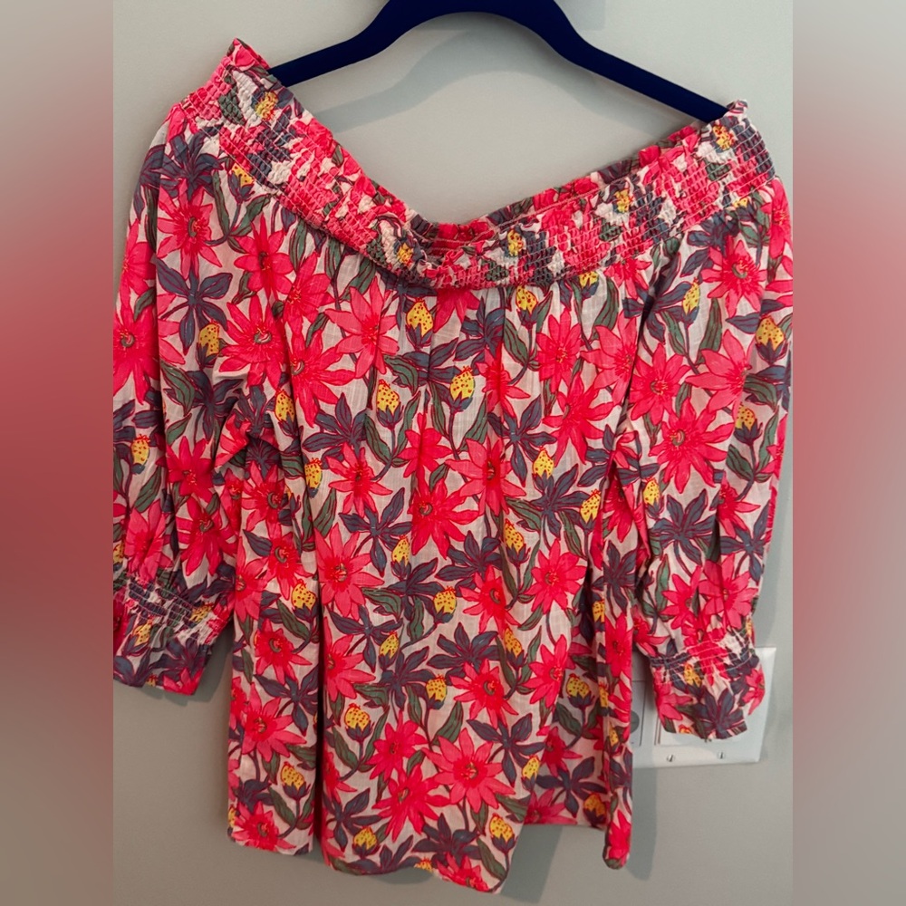 NWT Vineyard Vines Floral Smocked Top in Pink and Red